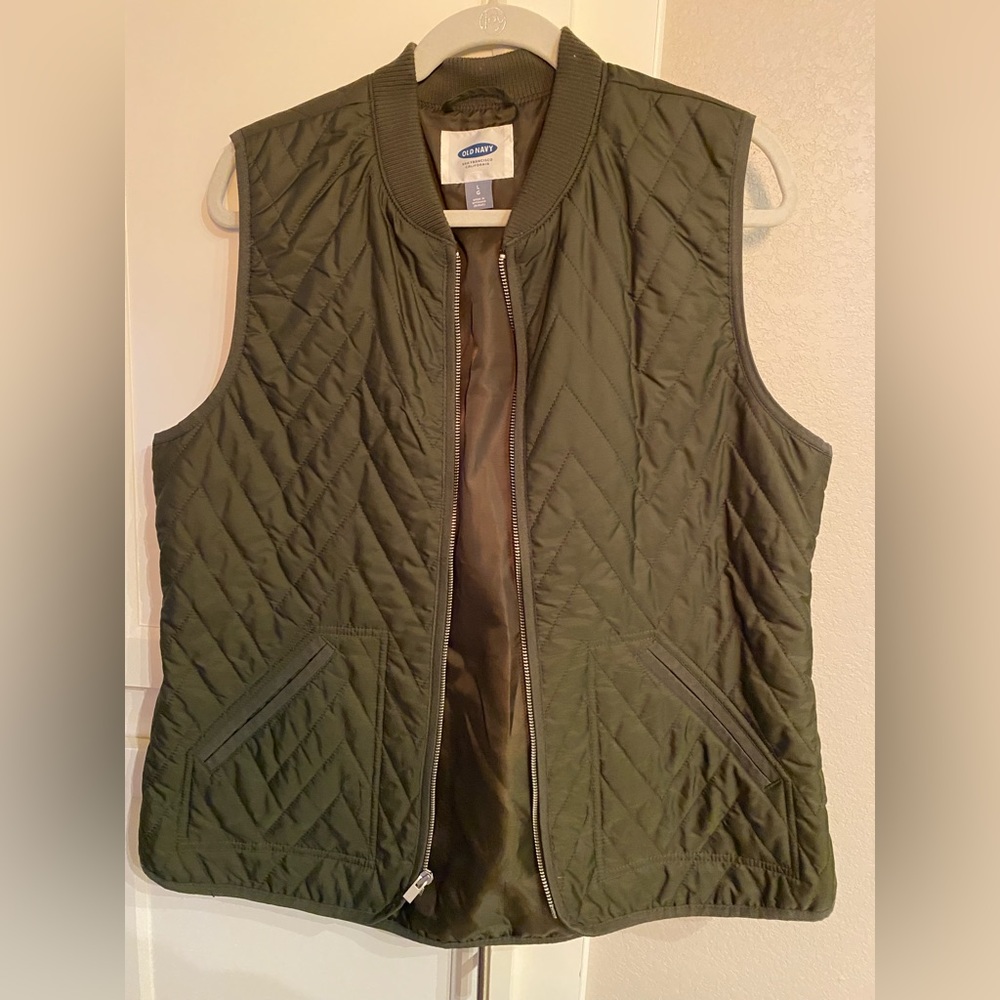 Women’s Old Navy Olive Green puffer Vest Size L